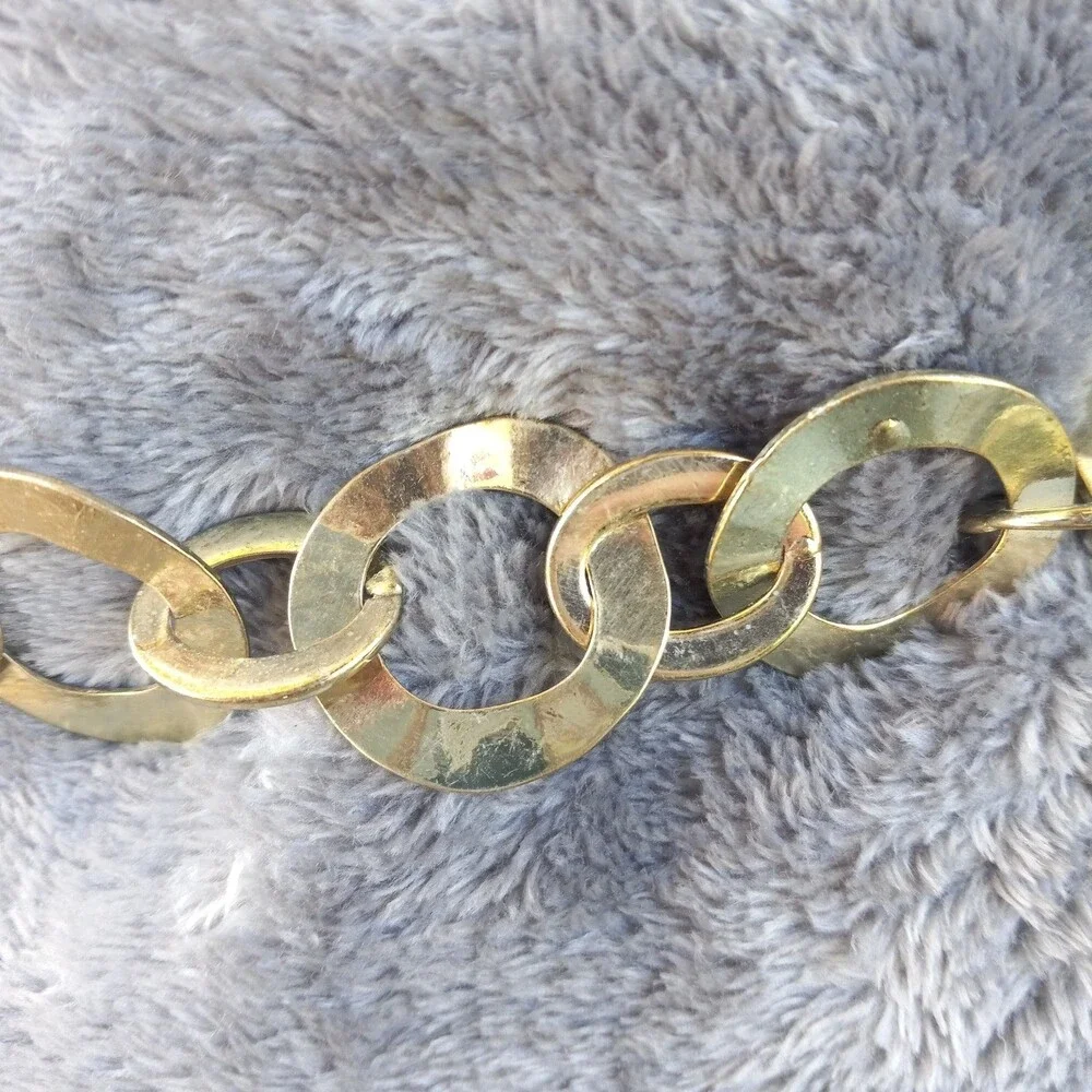 Vintage •	material metal